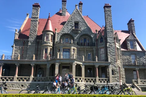 Victoria: 3-hour City Highlights Tour & Coastal Bike Ride