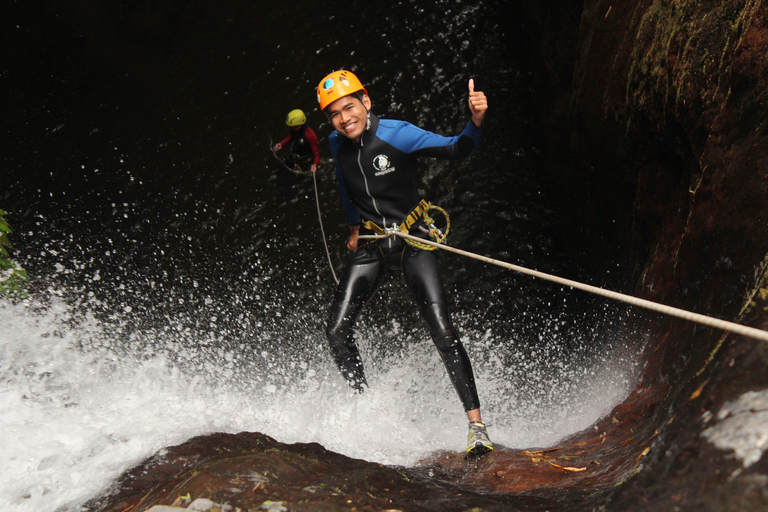 Bali Canyoning : Canyon du jumeau d'orBali Canyoning : Canyon Golden Twin