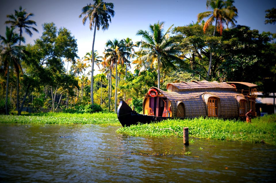 Wide Scenic Back Waters. KUMBALANGI, COCHIN, KERALA, INDIA. | Scenic, Scary  wallpaper, Water