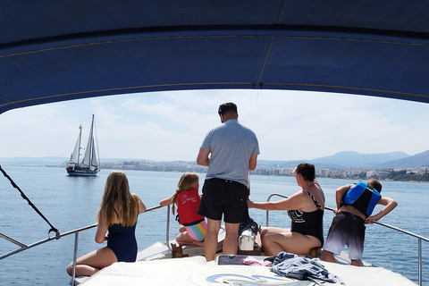 Estepona : Excursion en bateau à la recherche de dauphins avec boissons et collations