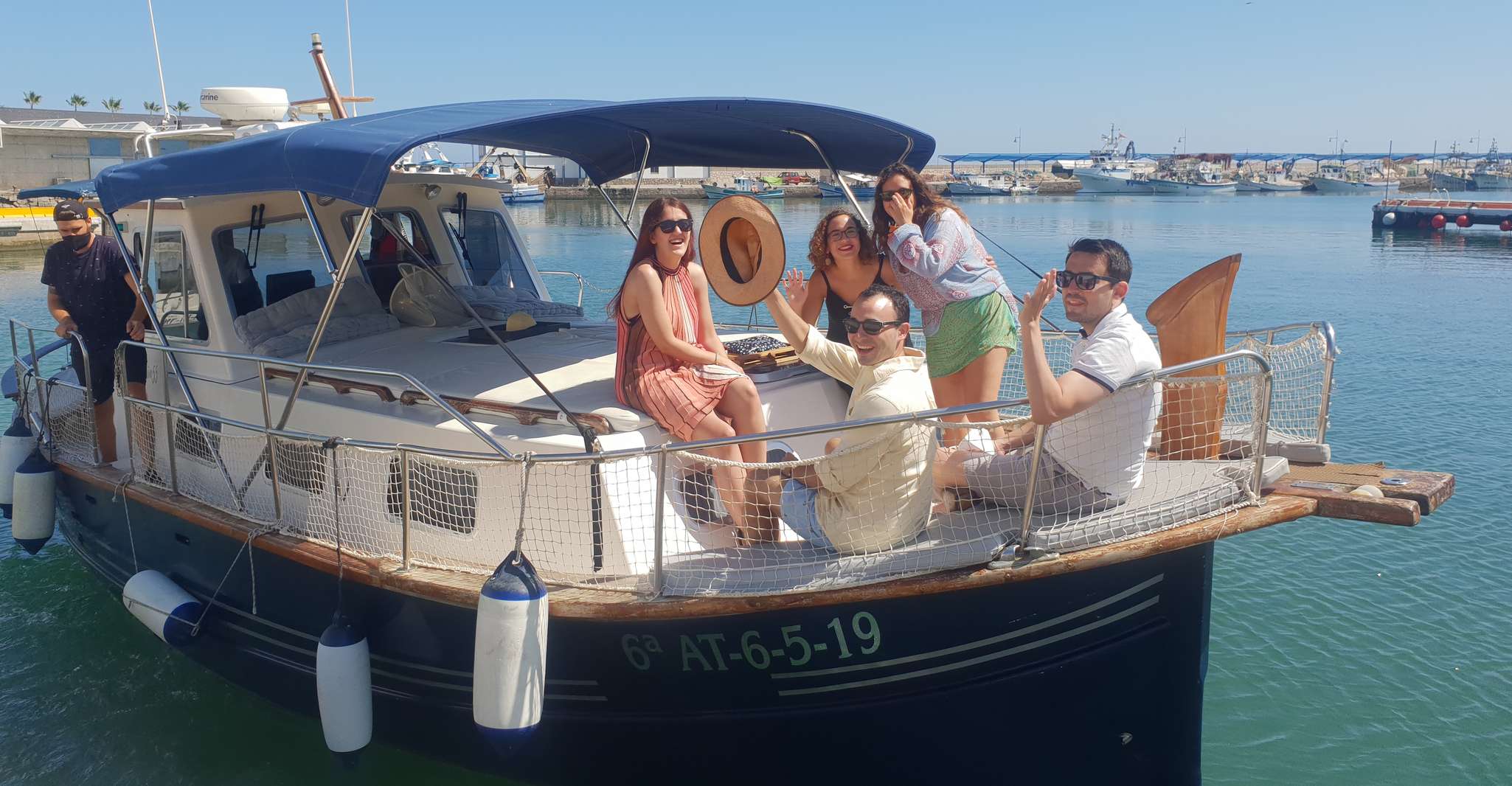 Estepona, 2-Hour Boat Trip with Drinks and Snacks - Housity