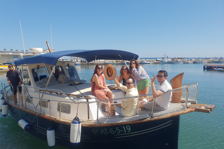 Estepona : Excursion en bateau à la recherche de dauphins avec boissons et collations