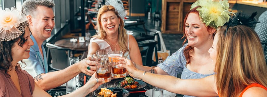 Louisville : visite guidée à pied de 3 heures sur le thème du bourbon avec dégustation de plats assortis