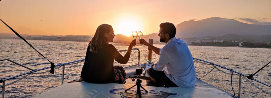 Estepona : excursion en bateau au coucher du soleil, cava et tapas
