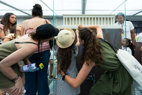 Vroege ochtend begeleide wandeling naar de Akropolis en het museumBegeleide wandeling door Akropolis en museum - met kaartjes