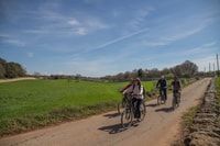 Gira en bicicleta electrónica entre Locorotondo y Martina Franca - Hizvo