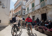 Gira en bicicleta electrónica entre Locorotondo y Martina Franca - Hizvo