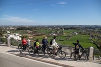 Gira en bicicleta electrónica entre Locorotondo y Martina Franca - Hizvo