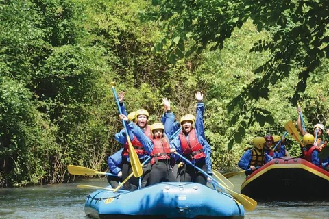 Avventura di rafting sul fiume in Umbria con pranzo delizioso