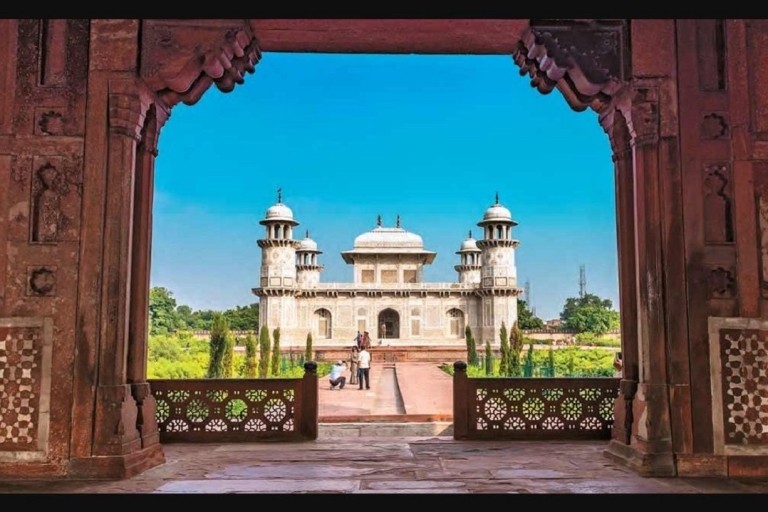 Réservez un taxi et un guide touristique pour Agra