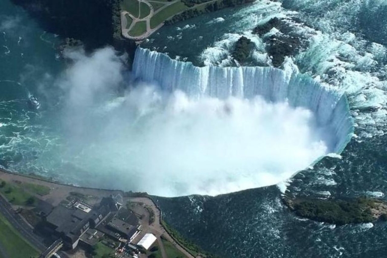 Von Toronto aus: Niagarafälle Tagestour mit Hornblower Cruise