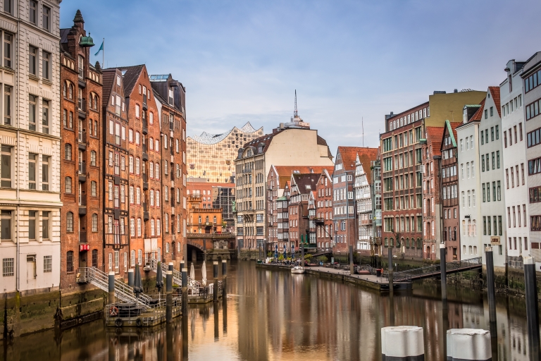 Wycieczka rowerowa z prywatnym przewodnikiem: najważniejsze atrakcje Hamburga6 godzin: miejska architektura i przyroda Hamburga