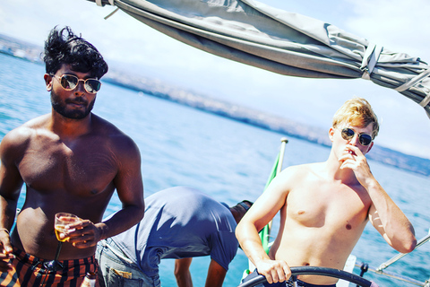 Katania: Rejs wzdłuż wybrzeża z aperitifem i proseccoPrywatna wycieczka