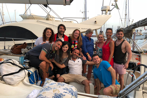 Katania: Rejs wzdłuż wybrzeża z aperitifem i proseccoPrywatna wycieczka