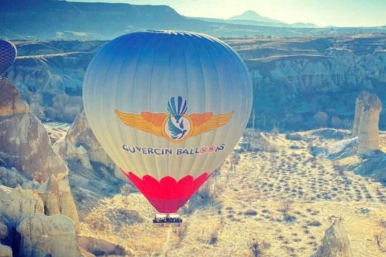 Göreme: Heißluftballonfahrt bei Sonnenaufgang über den Feenschornsteinen