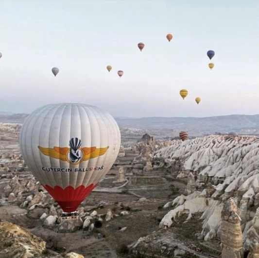 Capadócia: Fairy Chimneys Sunrise Hot Air Balloon Flight