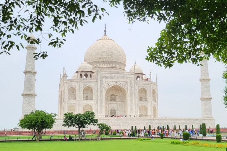 Taj Mahal Walking Tour by Expert Tour Guide. Taj Mahal, Walking Tour by Expert Tour Guide.