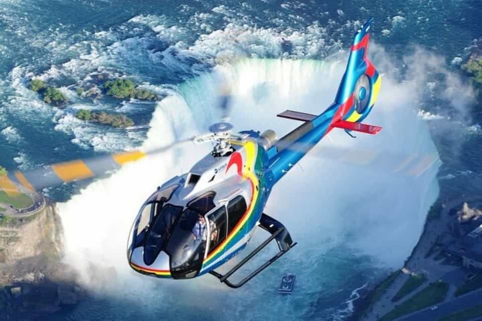 Private Tagestour mit Bootsfahrt und Helikopterflug