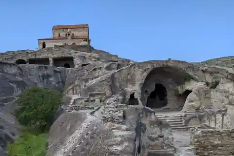 Da Tbilisi: Visita di un giorno alle grotte di Uplistsikhe e alla città di Mtskheta