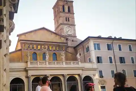 Rome : visite guidée nocturne en e-bike avec glaces typiques.