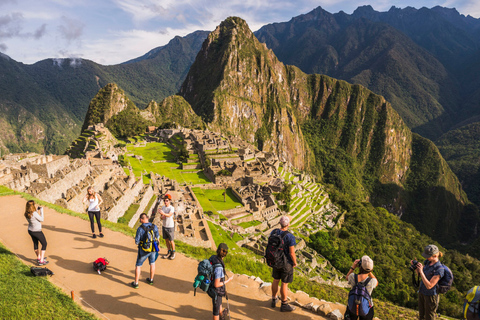 Desde Cusco: Machu Picchu + montaña 7 colores 2 Días 1 NocheMachu picchu fantástico + montaña 7 colores 2 Días 1 Noche