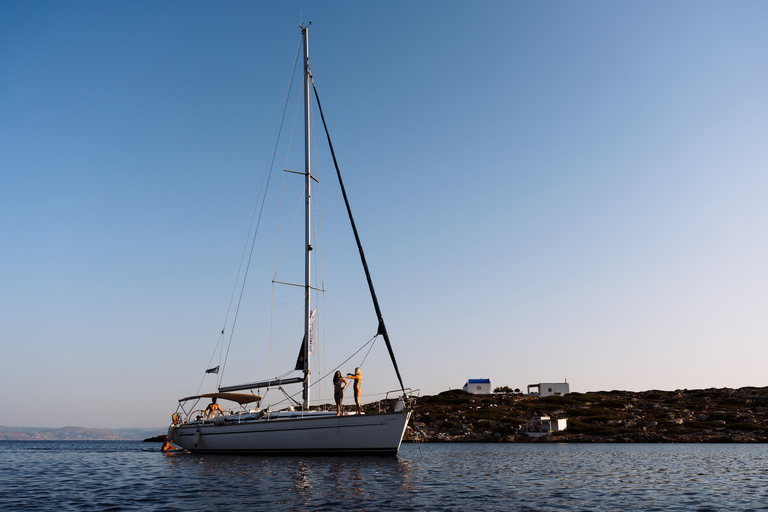 Heraklion: Sunset Zeilcruise Dia Eiland met SnorkelenEendaagse Zeilgroep met Trefpunt