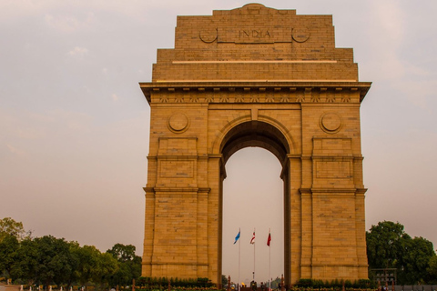 Vieja Delhi: Visita de la ciudad con Tuk Tuk en Chandni ChowkCoche, conductor, guía, entradas, comida callejera y tuk tuk