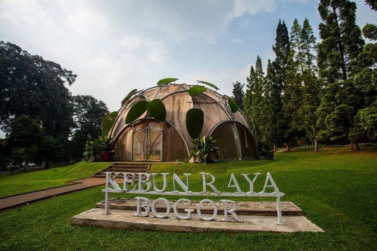 Vanuit Jakarta: Bogor Botanical Gardens, met alle artiesten