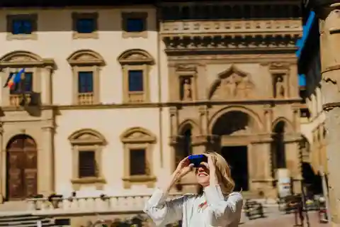 2 Hours Free Arezzo tour without the use of your smartphone