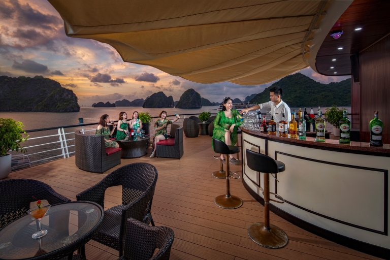 From Hanoi: 2-Day Cruise Trip with Private Balcony & Bathtub With Shuttle Bus