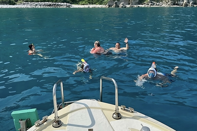 Scilla in Barca-Costa Viola tour: Caves-Cala Janculla