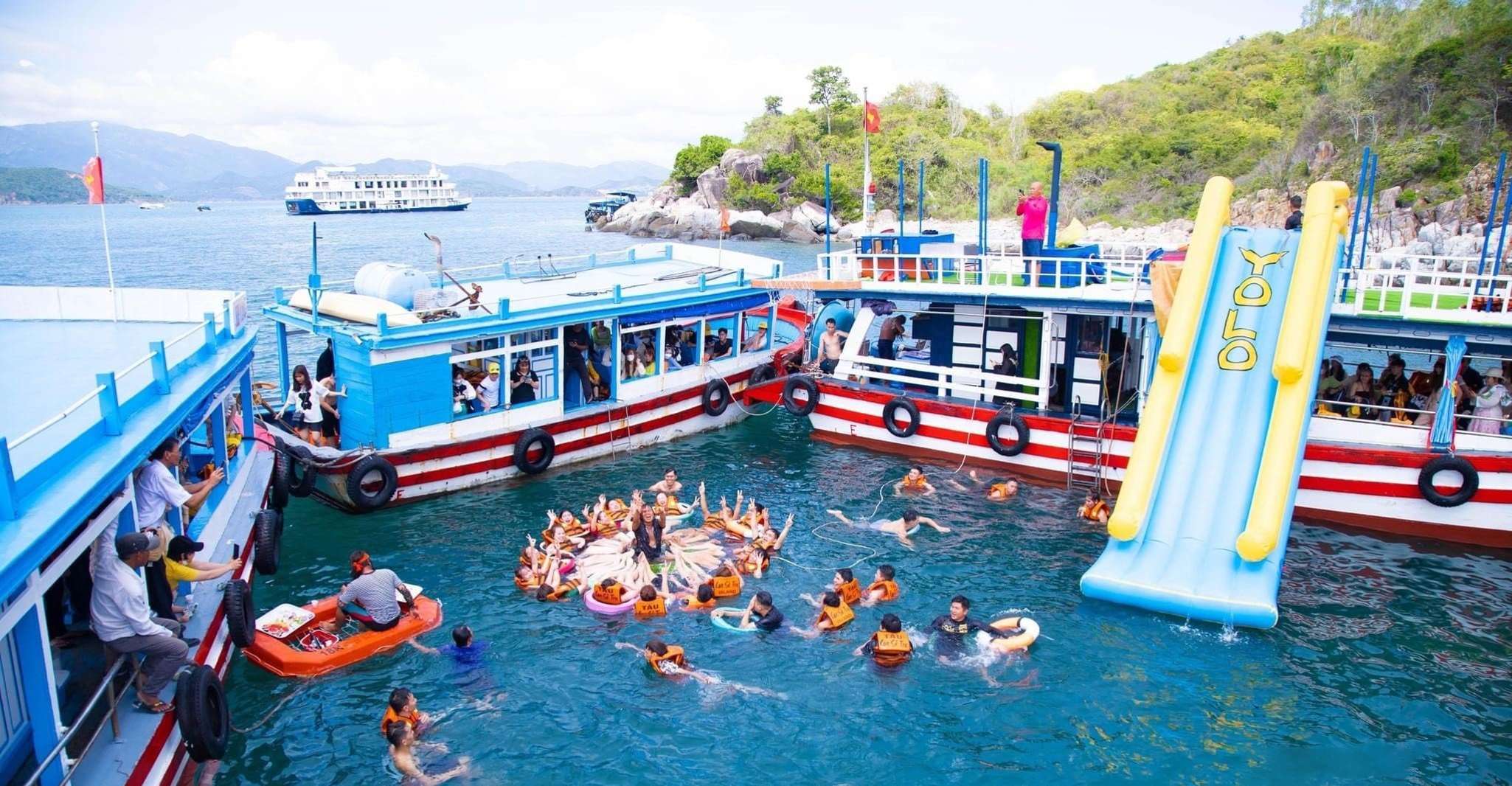 Nha Trang, Coral Reef Snorkeling and Floating Bar Party - Housity