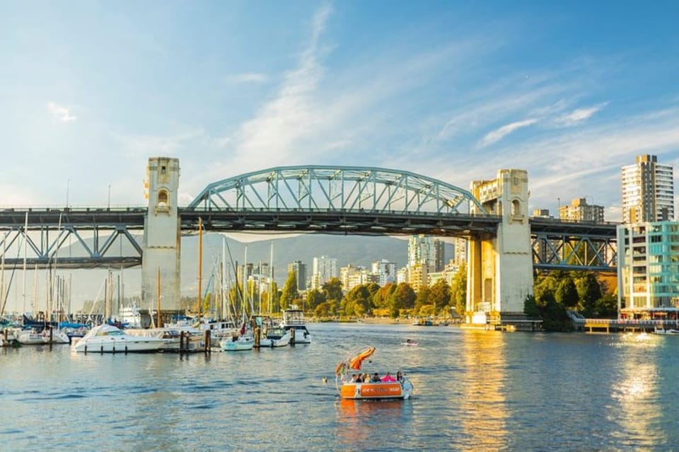 Vancouver: 5-Hour Private Sightseeing Tour with Chauffeur Guide