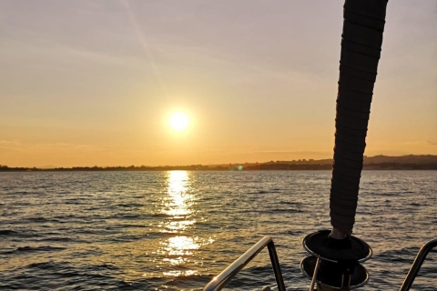 Catania: Guided Sunset Sailing Trip with Snacks & Prosecco Private