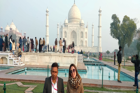 Von Delhi aus: Private Taj Mahal und Agra Fort Reise mit dem AutoNur Privatwagen und Reiseleiter