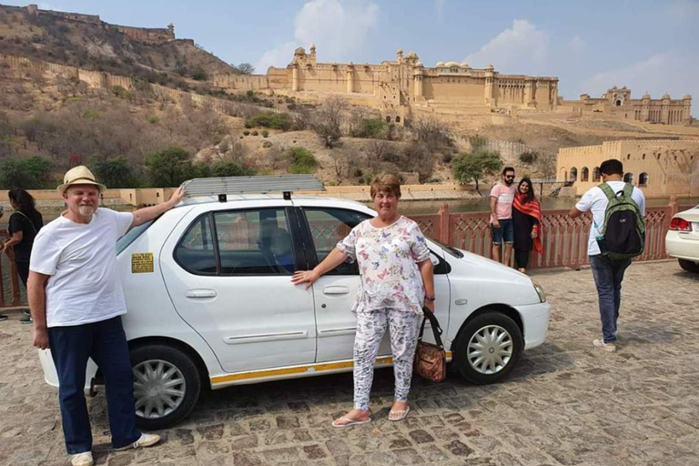 Från Jaipur: Privat transfer från Jaipur till Delhi i AC-bil