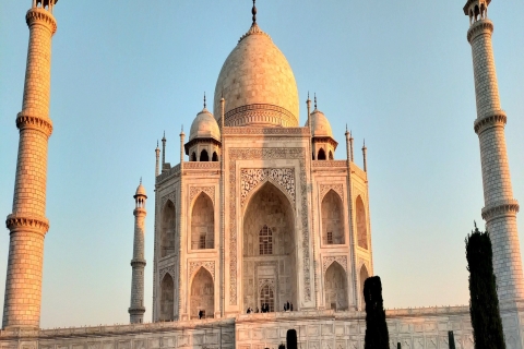 Z Delhi: Prywatna wycieczka samochodem do Tadż Mahal i fortu AgraTylko prywatny samochód i przewodnik turystyczny
