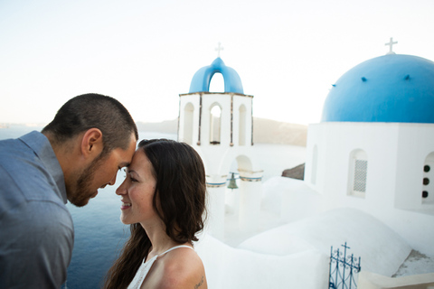 Séance de photos privée dans le village d'Oia avec un professionnelSéance photo de 30 minutes à Oia