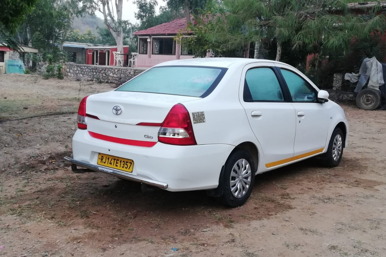 Depuis Agra : Transfert privé d'Agra à Delhi en voiture climatiséeTransfert privé en voiture AC avec chauffeur