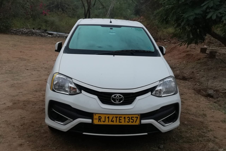 من دلهي: خدمة نقل خاصة من دلهي إلى جايبور في سيارة مكيفةنقل خاص بواسطة AC Car &amp; Driver