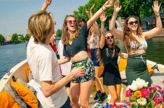 Amsterdam: Party Booze Cruise mit Nachtclub-Eintritt