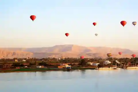 Från Hurghada: 1-natt i Luxor, varmluftsballong och transfer