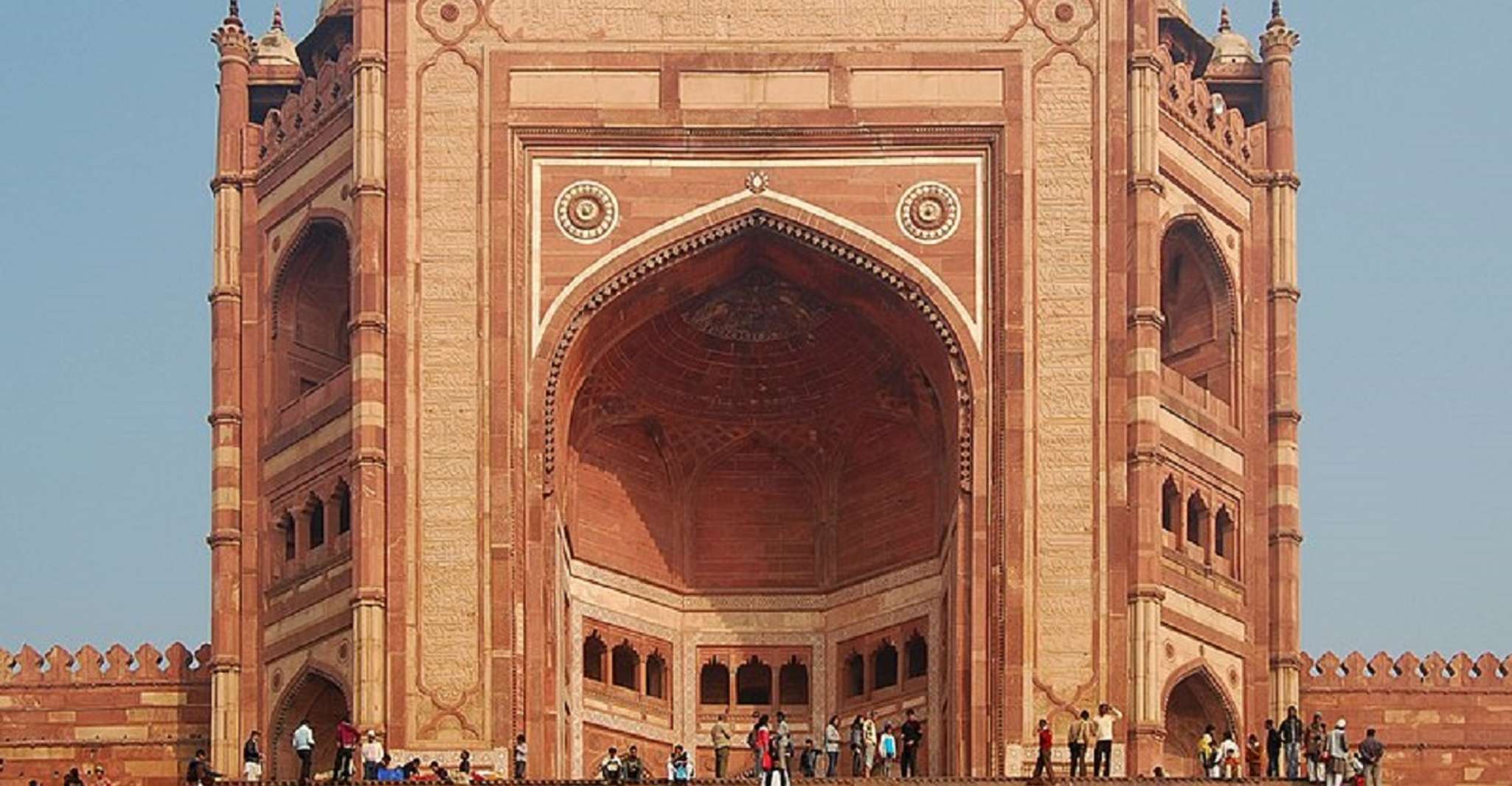 Book Official Tour Guide for Fatehpur Sikri. - Housity