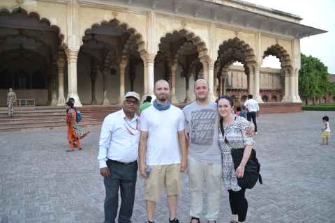 Delhi : Excursion privée d'une journée au Taj Mahal avec déjeuner et option billetterieVoiture + Guide + Déjeuner (buffet)
