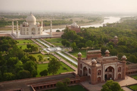 Excursión de un día a Agra y el Taj Mahal en el Gatimaan ExpressBilletes de tren de 2ª clase, coche para visitas turísticas y guía local