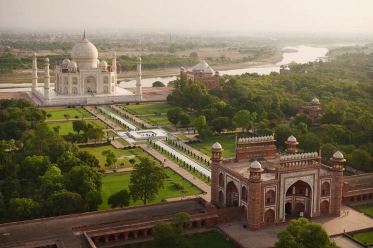 Dagtocht naar Agra en Taj Mahal door Gatimaan ExpressTreinkaartjes 2e klas, auto voor sightseeing en lokale gids