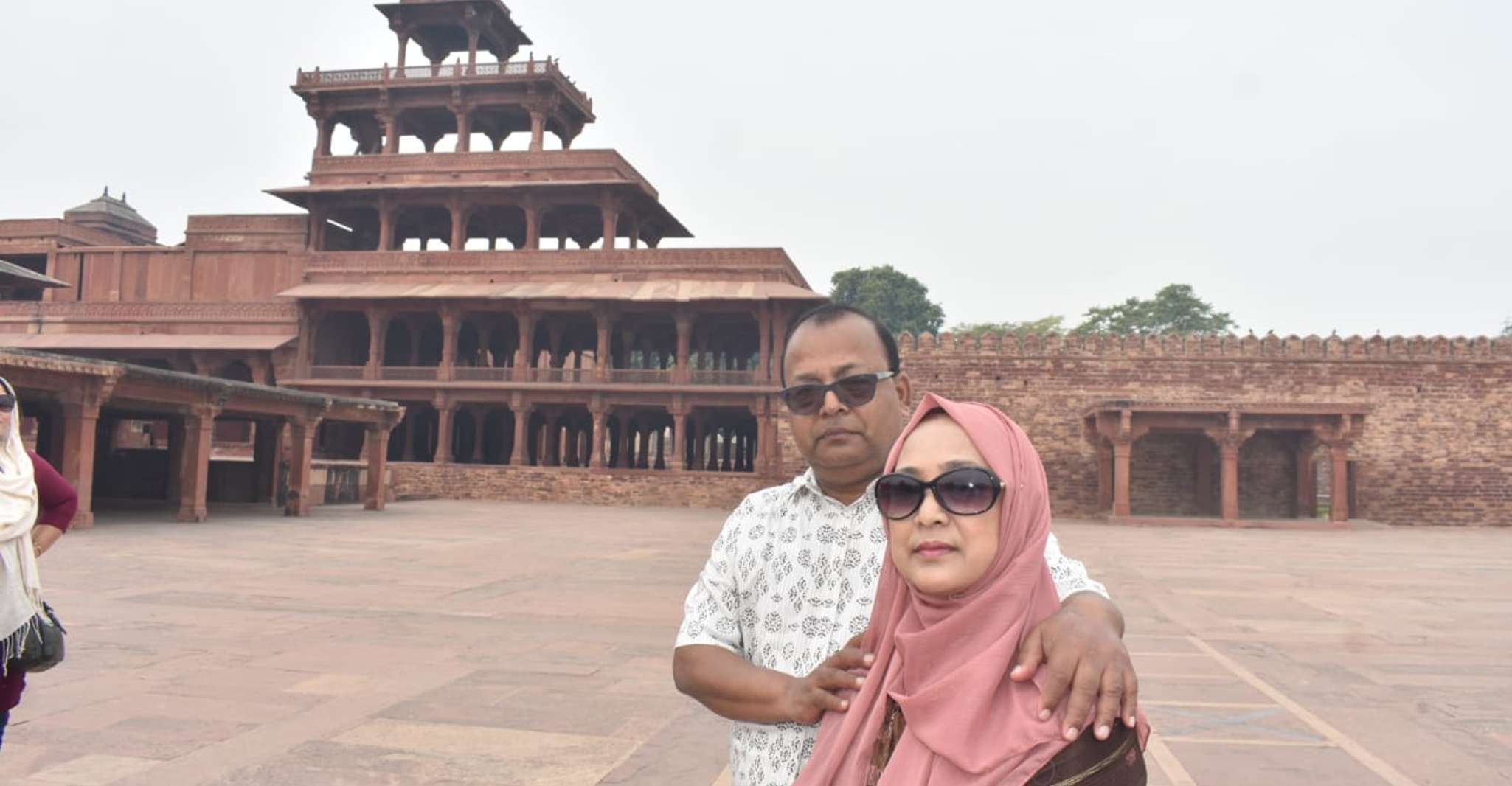 Book Official Tour Guide for Fatehpur Sikri. - Housity