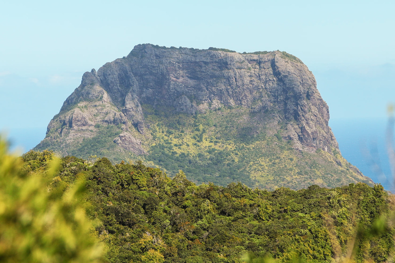 Ilhas Maurício: Caminhada e escalada guiada ao nascer do sol na montanha Le MorneCaminhada e escalada ao nascer do sol na montanha Le Morne