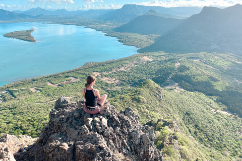 Mauritius: Le Morne Mountain Guided Sunrise Hike and ClimbLe Morne Mountain Sunrise Hike &amp; Climb