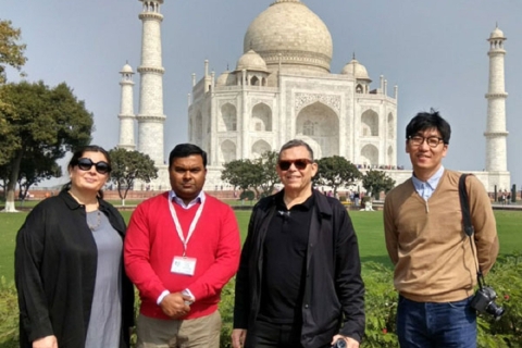 Desde Delhi: Excursión Privada de un Día en Coche Toyota Visita al Taj MahalDesde Delhi: Excursión de un día al Taj Mahal y Agra en coche Toyota Crysta